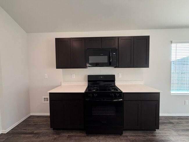 Building Photo - New Neighborhood Home - Edmond Schools