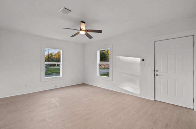 Building Photo - 3 bedroom on large lot