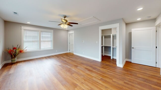 Building Photo - 6BR/6BA Unit with Private Bathrooms | Part...