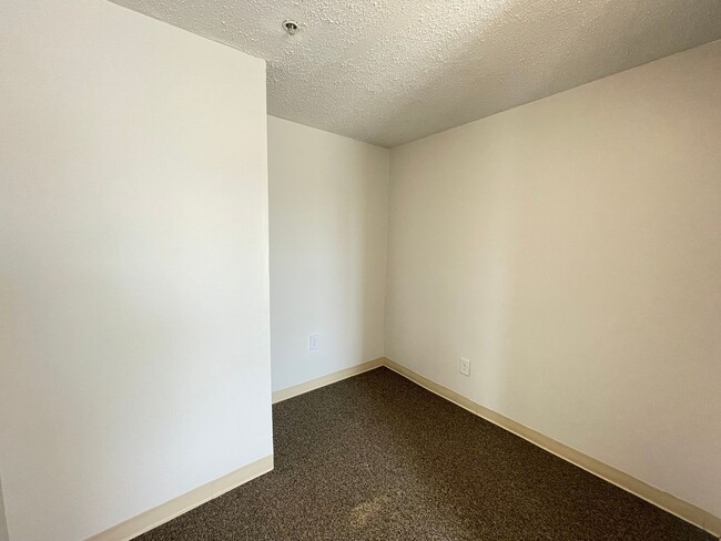 Building Photo - 251 Pine St