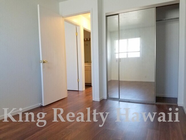 Building Photo - ** VERY CLEAN & RECENTLY UPGRADED 2 br / 1...