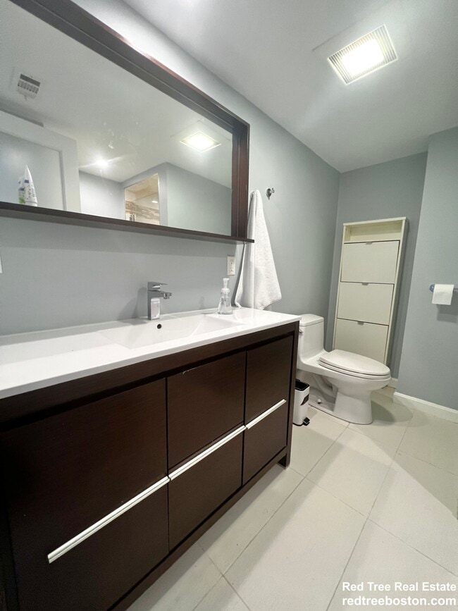 Building Photo - 57 Broadlawn Park