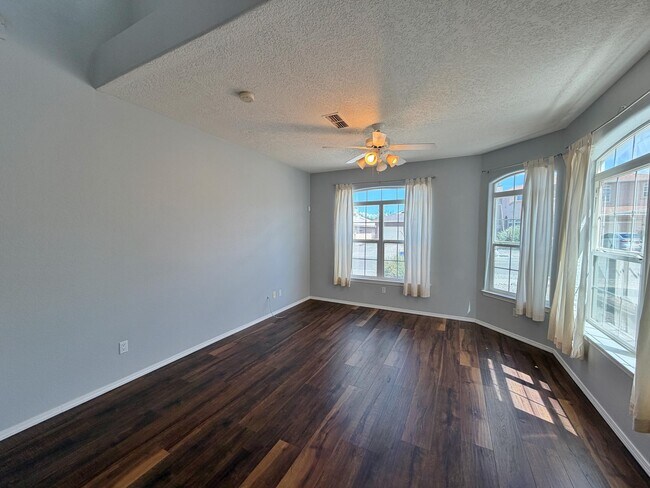 Building Photo - 7300 Tricia Rd NE