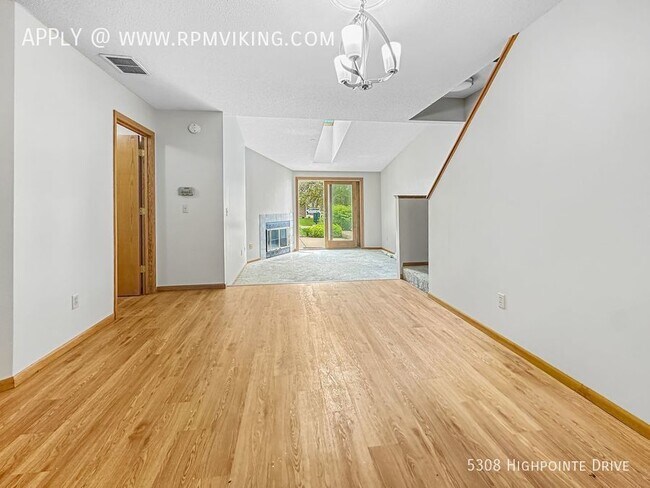 Building Photo - 2br 2.5ba 2cg ~ Security Deposit Free Alte...