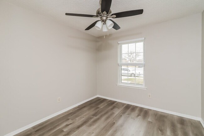 Building Photo - 6200 Kary Lynn Dr S