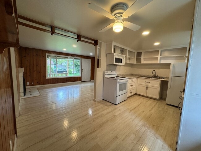 Building Photo - 3Bd/1Ba Mountlake Terrace House