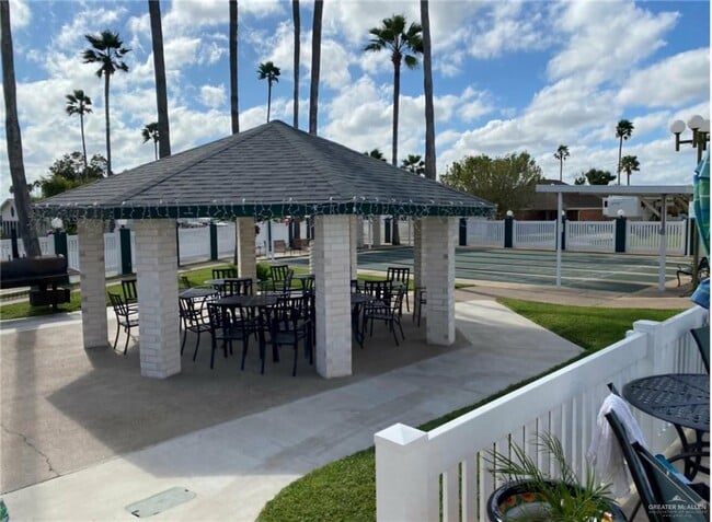 Building Photo - 21 Meadowlark St