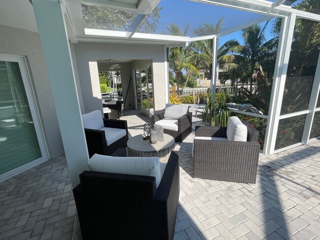 Building Photo - Seasonal 4-bedroom 4-bathroom waterfront h...