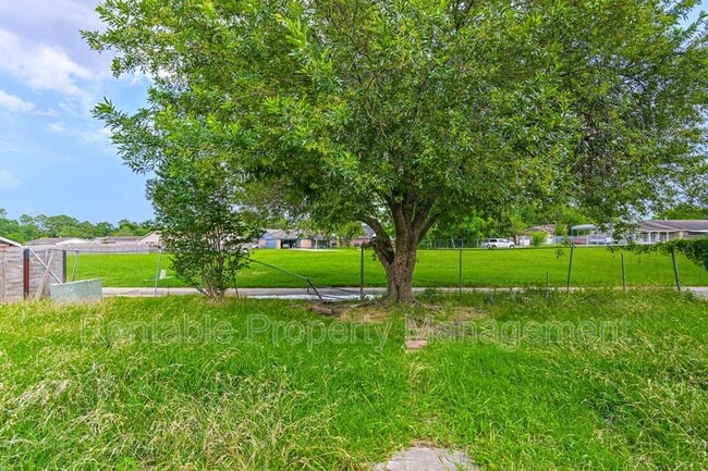 Building Photo - 14634 Dartwood Dr