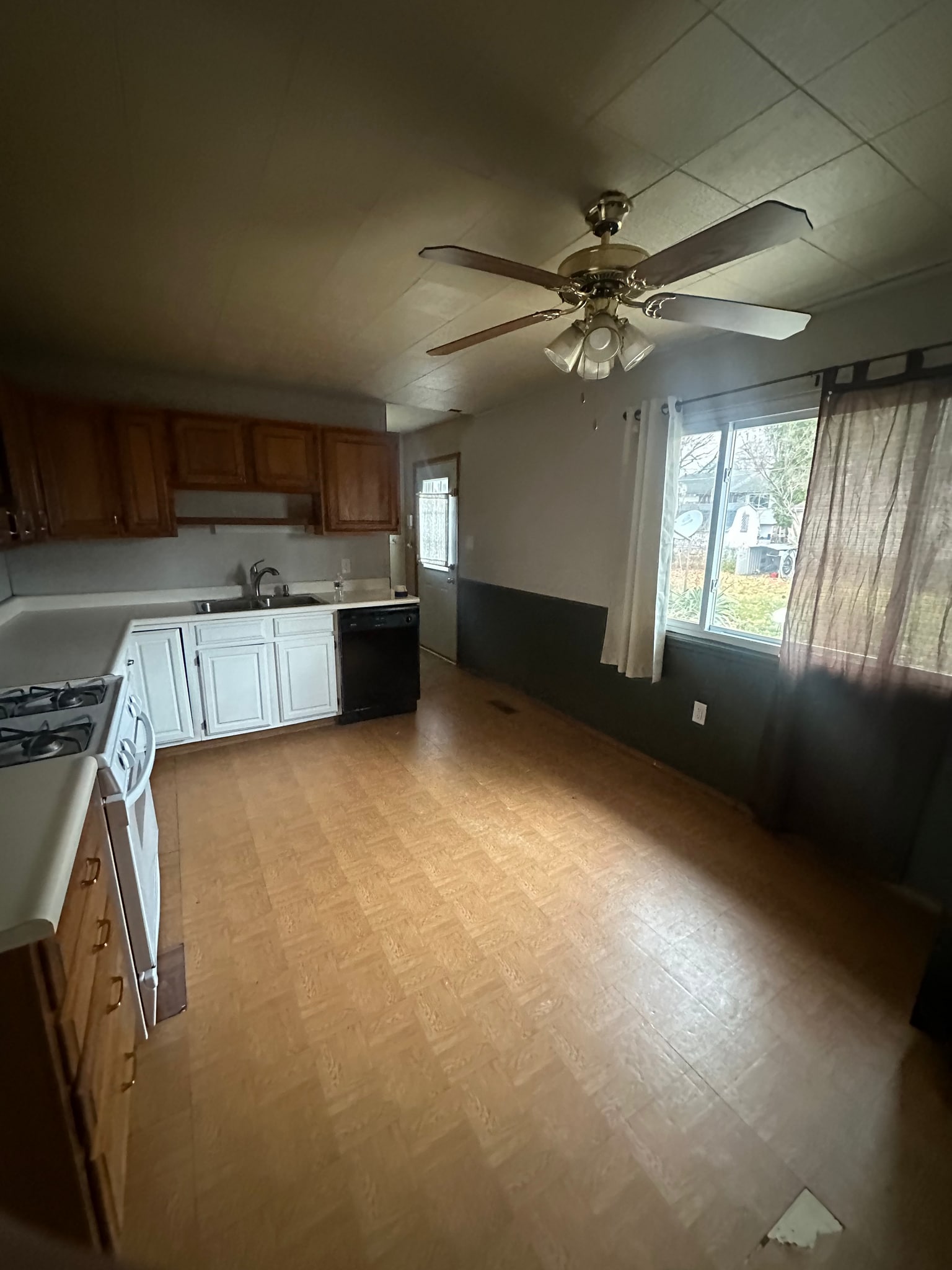 Kitchen - 1411 Melbourne Dr