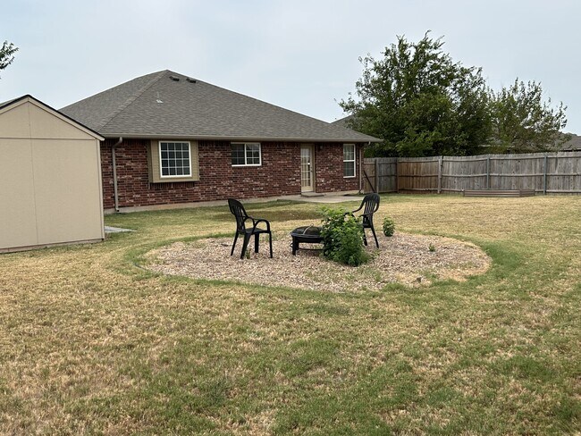 Building Photo - 2237 Scissortail Landing Dr