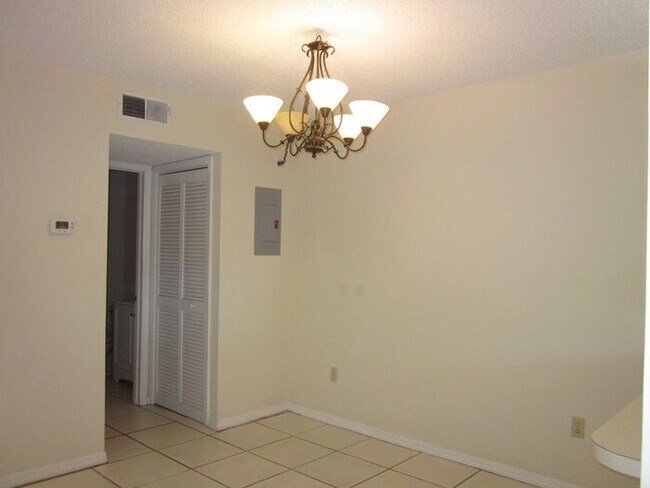 QUAIL RUN TOWNHOMES - 15419 E Pond Woods Dr Tampa FL 33618 | Apartment