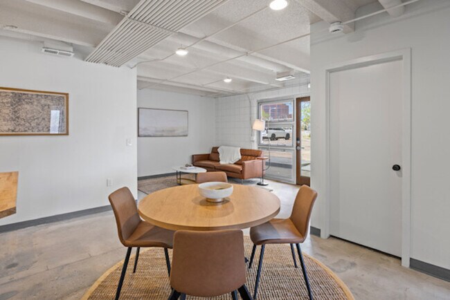 Building Photo - 415 S Weber St