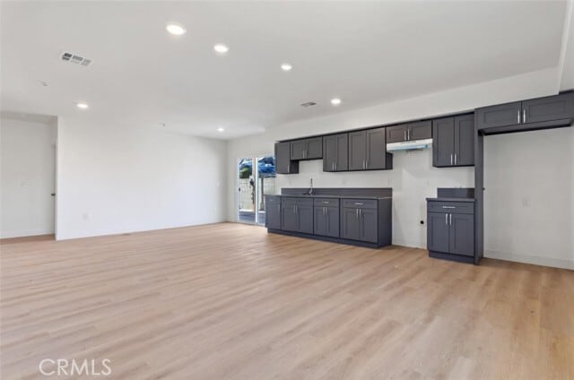 Building Photo - 709 W 80th St