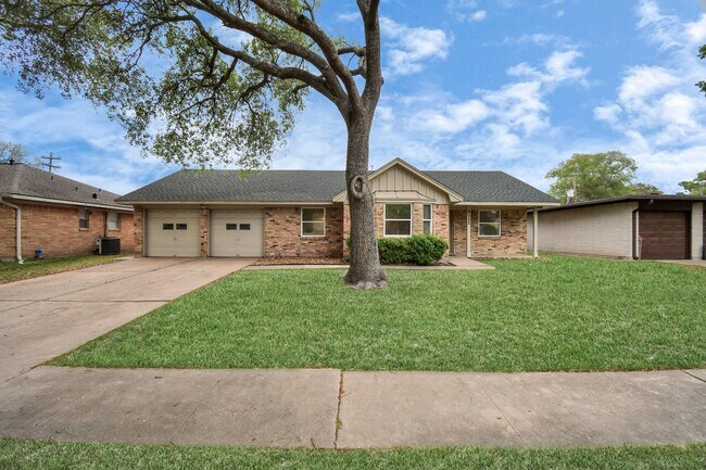 Building Photo - 8022 Sharpview Dr