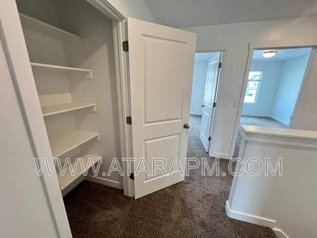 Building Photo - 346 Grassland Dr