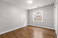 Building Photo - 2 bedroom in Chicago IL Chicago