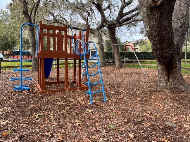 Building Photo - Spacious 1 Bedroom Ground Floor Condo