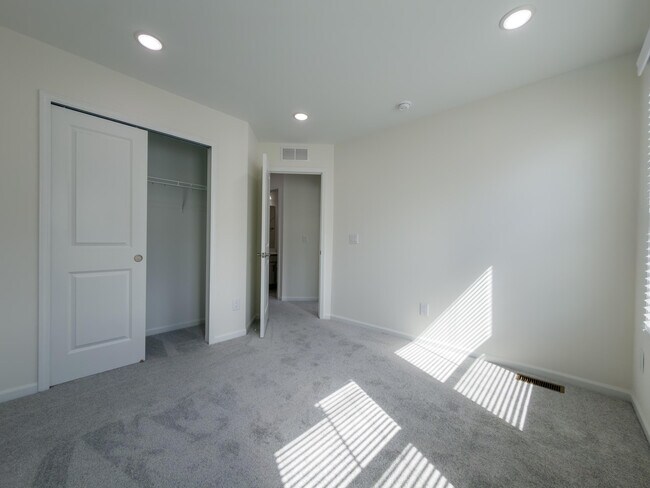 Building Photo - 25552 Tolstoy Trl