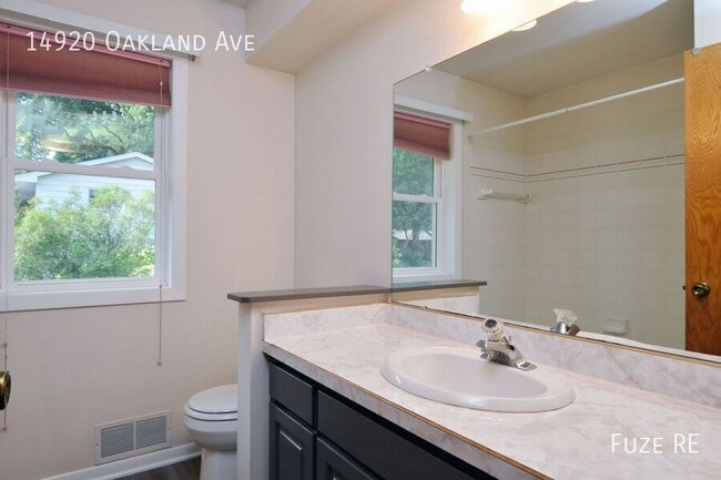 Building Photo - 14920 Oakland Ave