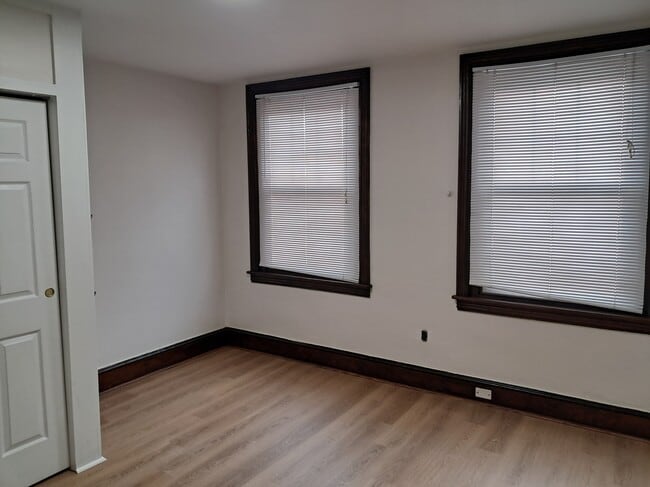 Building Photo - 941 Sargent Ave