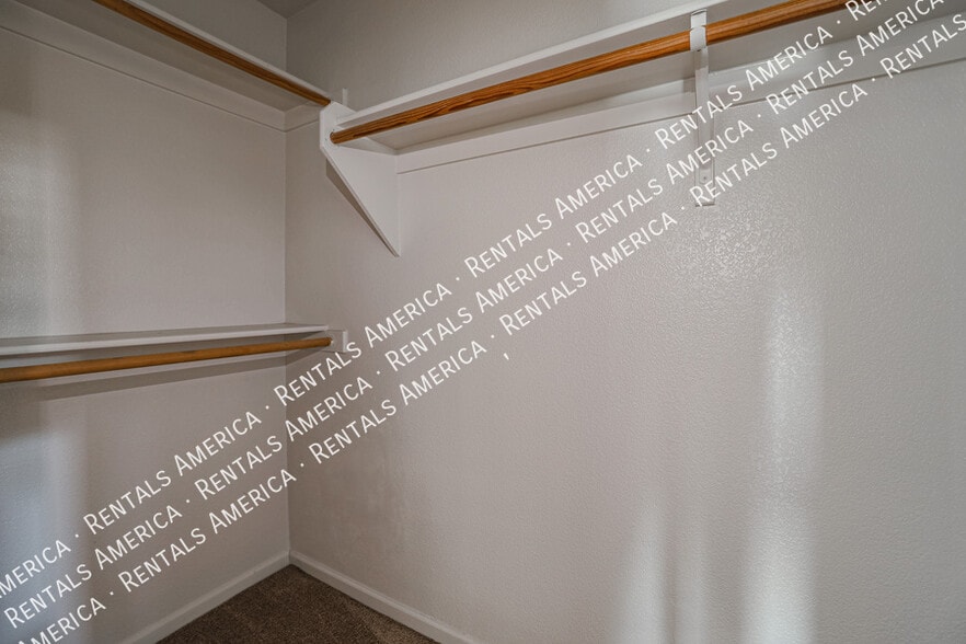 Building Photo - 7441 W Fleetwood Ln