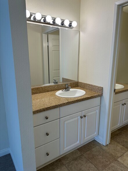 Master Bathroom - 5540 Owensmouth Ave