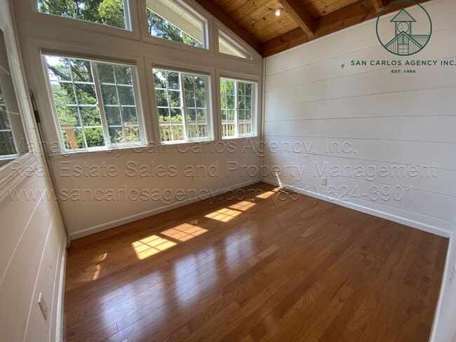 Building Photo - Spacious Three Bedroom Home in Carmel Hill...