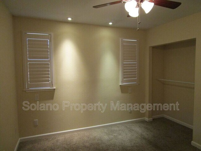 Building Photo - 476 Banning Way