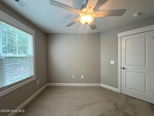 Building Photo - 404 Endicott Ct