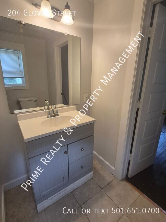 Building Photo - 204 Glover St