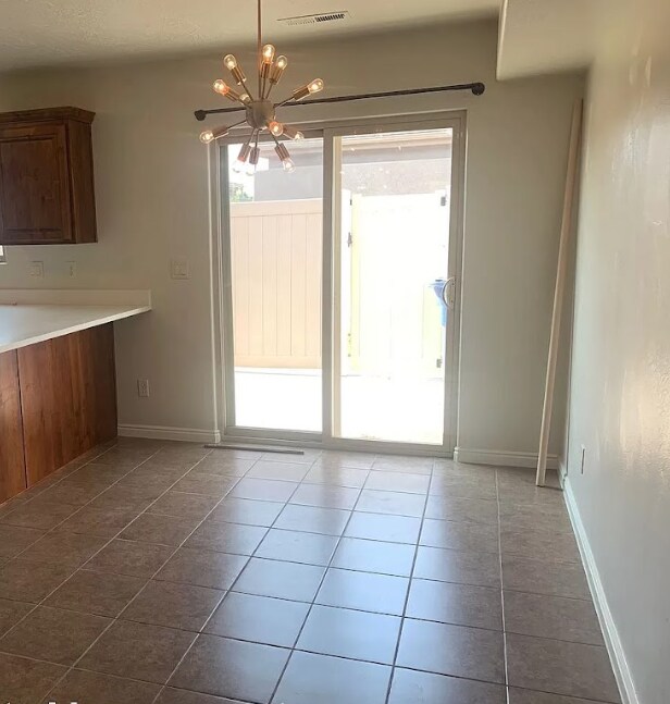 Dining Area - 2422 S River Rd