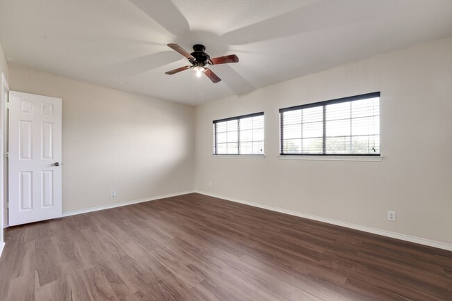 Building Photo - Charming & Spacious 3/2.5 in Mesa Creek JU...