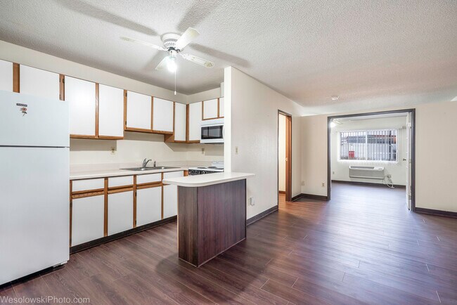 Building Photo - 3305 Sunset Ave