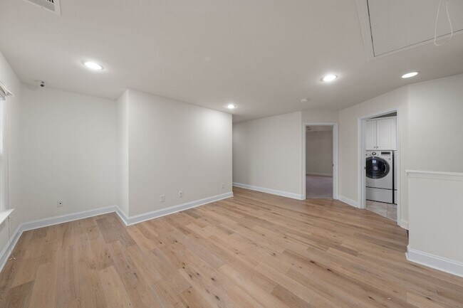 Building Photo - 3002 DaVinci Ct