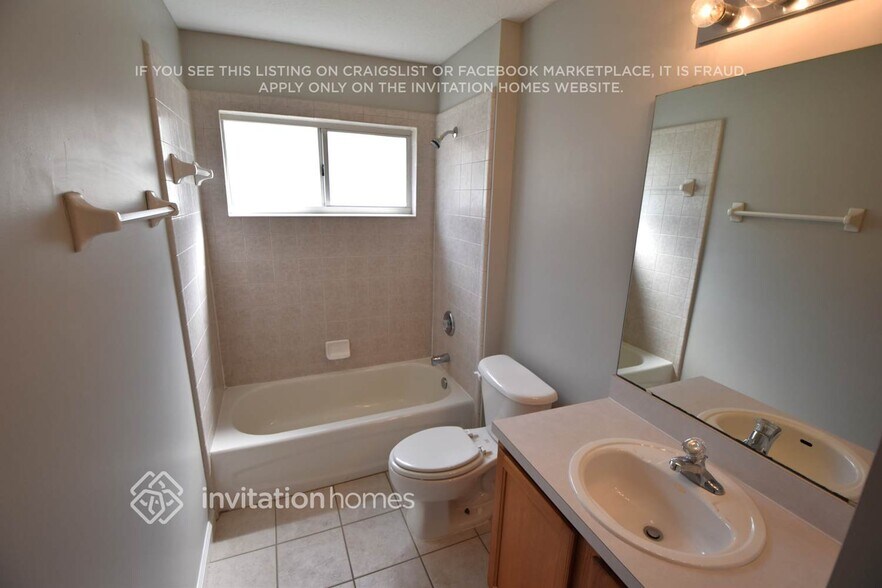 Building Photo - 2115 Trailwood Dr