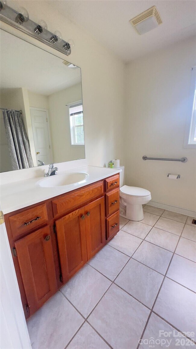 Building Photo - 5316 Oaktree Dr