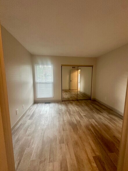 Building Photo - 61 Breezy Knoll Ln
