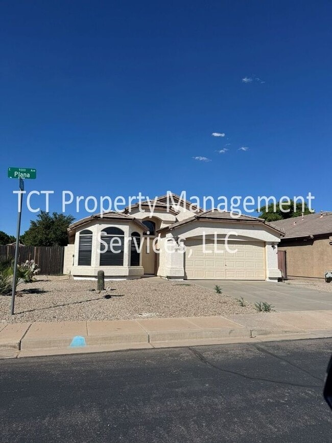 Building Photo - Spacious Move-In Ready Family Home in Mesq...