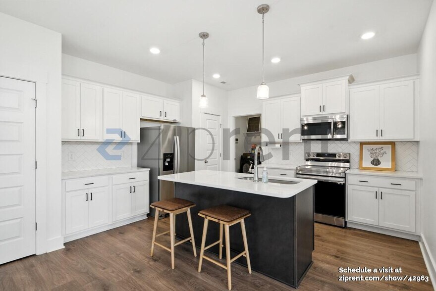 Building Photo - 203 Hudson Dr