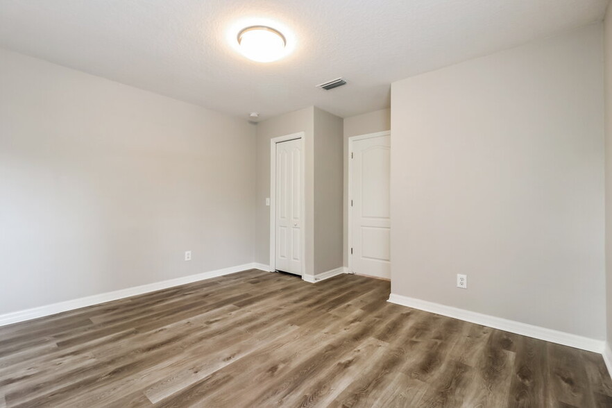 Building Photo - 7305 Brightwater Oaks Dr