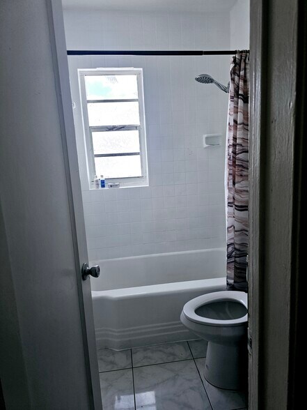 Bathroon - 11220 NE 11th Plz