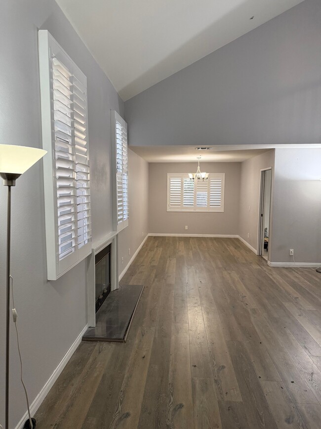 Building Photo - 15116 Providence Ln