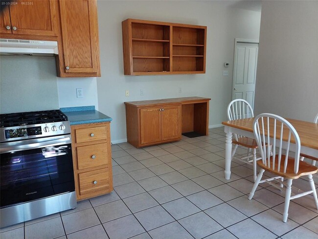Building Photo - 525 Northwood Hills Dr