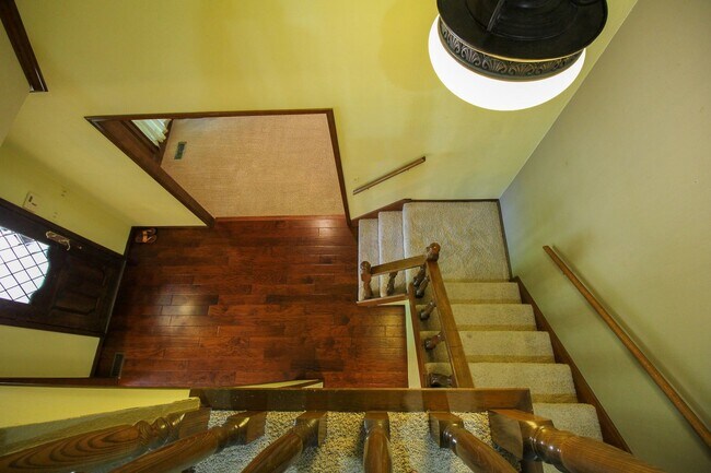 Building Photo - Space Galore In This Jenks South East Home!