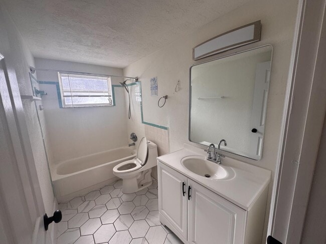 Building Photo - 5525 Quist Dr