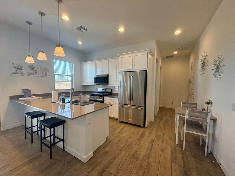 Building Photo - 456 S Jacana Ln