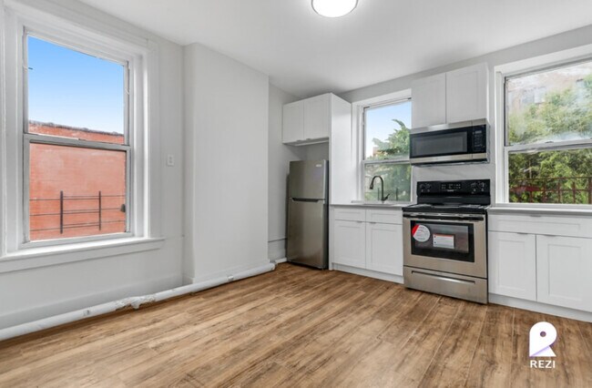 Primary Photo - 737 E 219th St