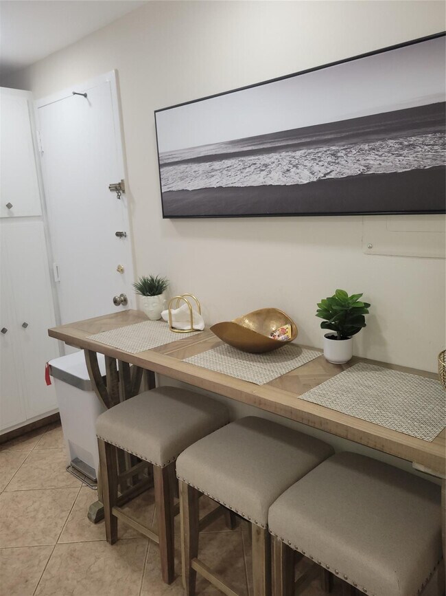 Building Photo - 1980 S Ocean Dr