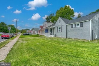 Building Photo - 4722 Raspe Ave